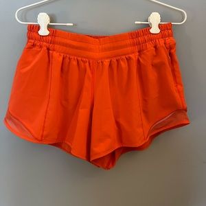 LULULEMON SHORTS HOTTY HOT 2.5